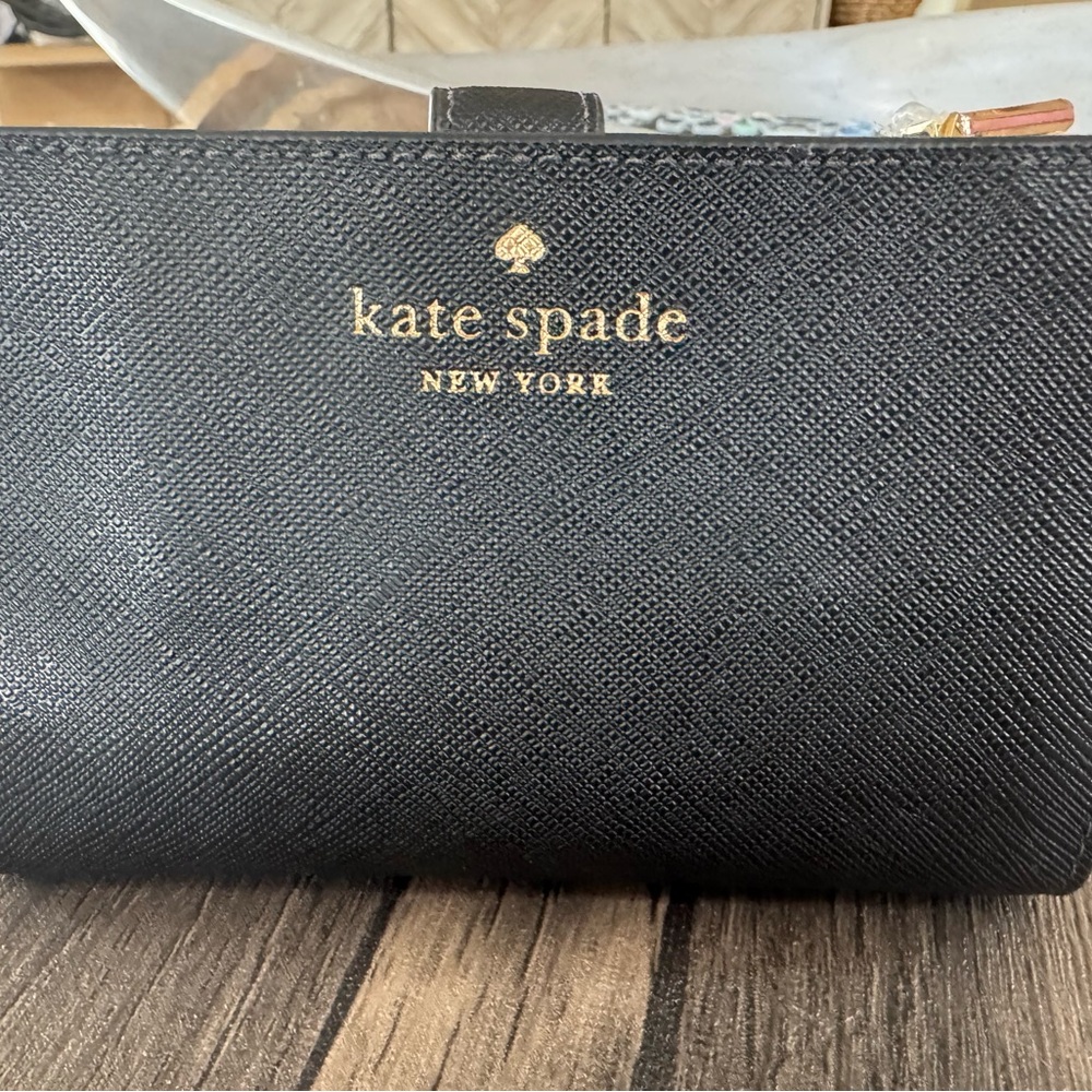 Kate Spade Schulyer Medium Bi-Fold